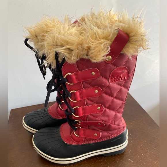 LIKE NEW ! SOREL LACE UP WATERPROOF INSULATED BOOT - Picture 3 of 9